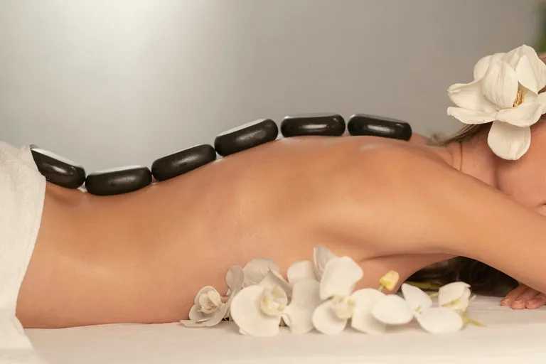 Massage đá nóng